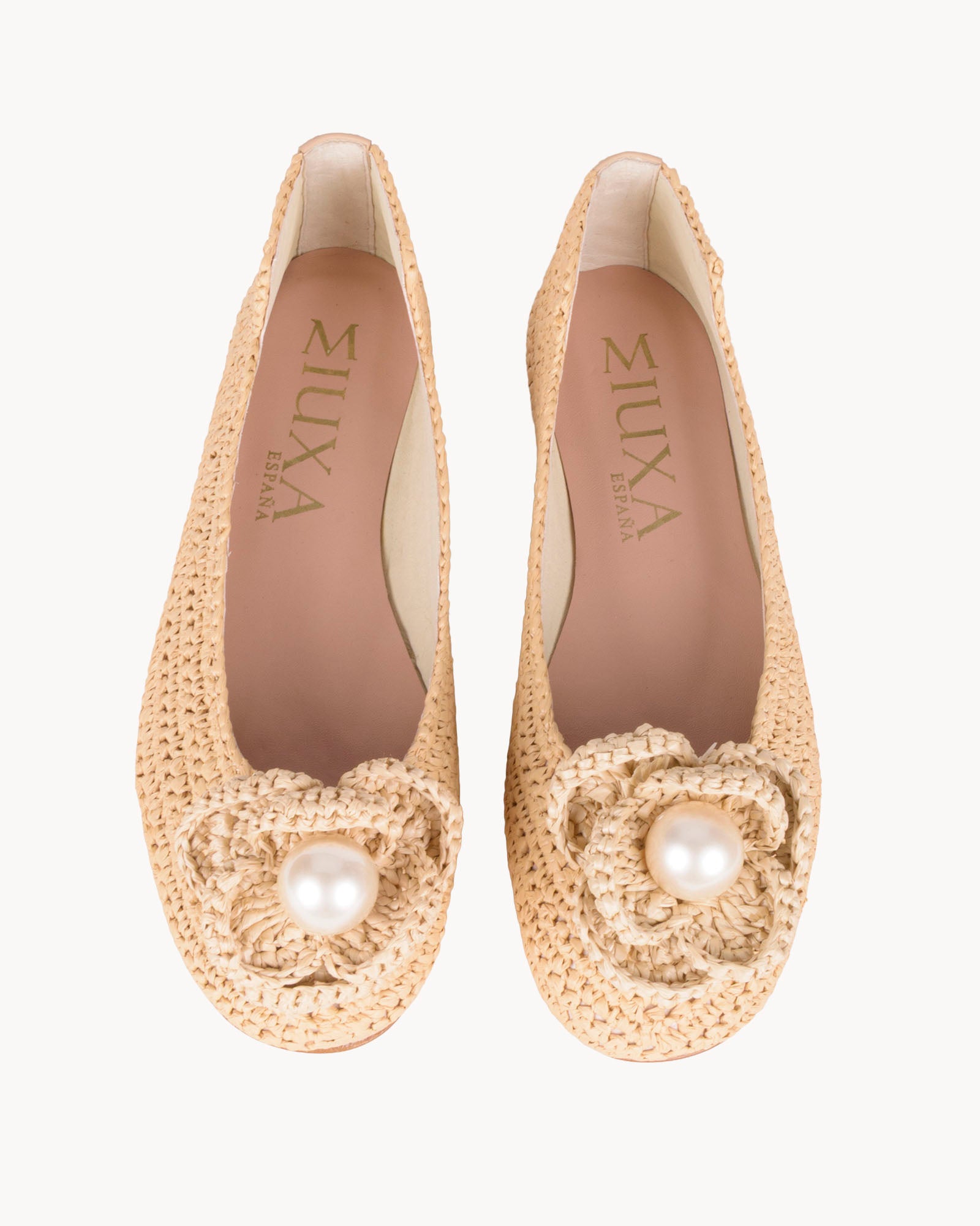 DANIELA BEIGE